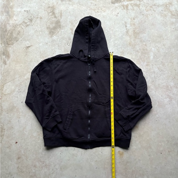H&M Black zip-up hoodie with a relaxed fit - Picture 4 of 5